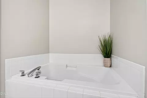 Bath - 3013 White Cloud Cir, Apex, NC 27502 photo 2 of 4