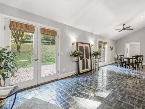 12 Lanier Dr, Chapel Hill, NC 27517