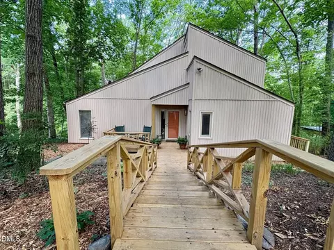2901 Debra Dr, Raleigh, NC 27607