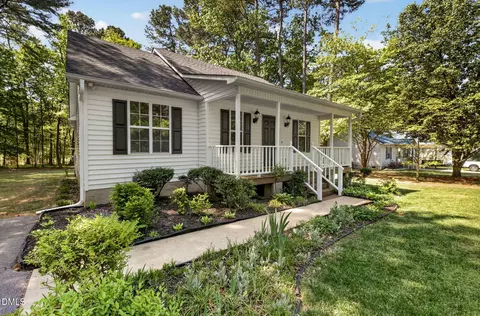 137 Bridges Ln, Youngsville, NC 27596