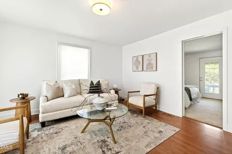 Living - 913 Washington St, Durham, NC 27701 photo 1 of 2