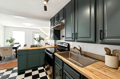 Kitchen - 913 Washington St, Durham, NC 27701 photo 2 of 4