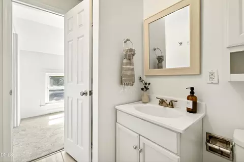 Bath - 913 Washington St, Durham, NC 27701 photo 3 of 4