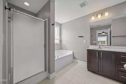 Bath - 1 Pickard Pl, Durham, NC 27703 photo 1 of 3