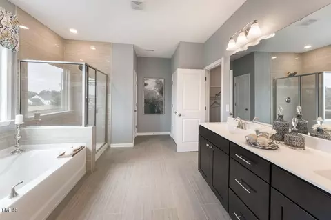 Bath - 35 Stoddard Ln, Garner, NC 27529 photo 4 of 5