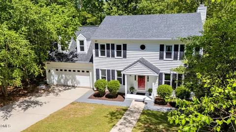 140 Trafalgar Ln, Cary, NC 27513