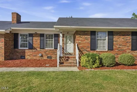 301 Halifax St, Clinton, NC 28328
