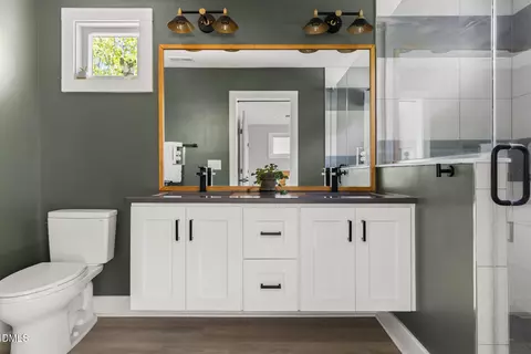 Bath - 825 W Markham Ave, Durham, NC 27701 photo 3 of 5