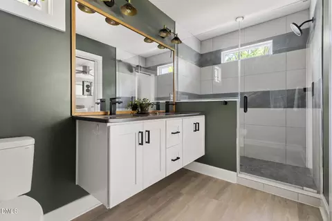 Bath - 825 W Markham Ave, Durham, NC 27701 photo 2 of 5