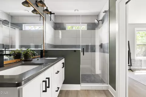 Bath - 825 W Markham Ave, Durham, NC 27701 photo 4 of 5