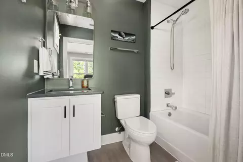 Bath - 825 W Markham Ave, Durham, NC 27701 photo 5 of 5