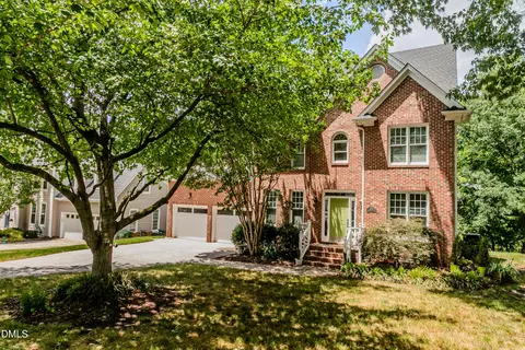108 Ferncroft Ct, Cary, NC 27519