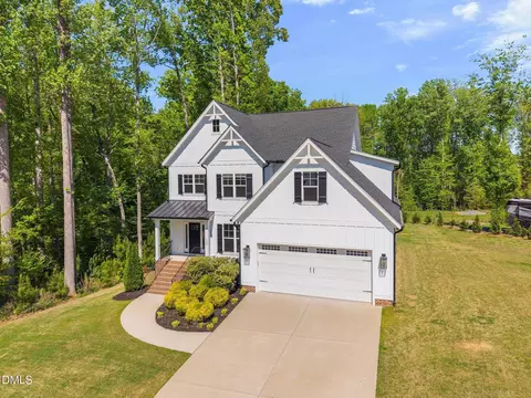 5221 Stream Bank Ct, Raleigh, NC 27603