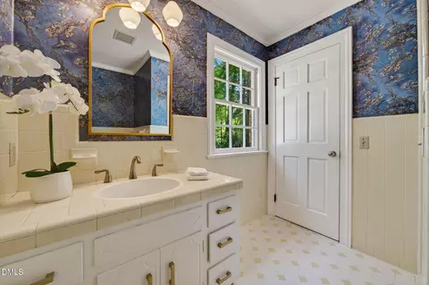 Bath - 1046 Johnson Rd, Coats, NC 27521 photo 4 of 7