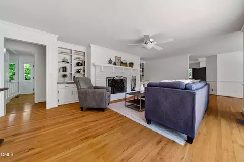 Living - 1046 Johnson Rd, Coats, NC 27521 photo 5 of 7