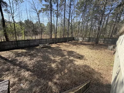 63 Mullins Dr, Lillington, NC 27546