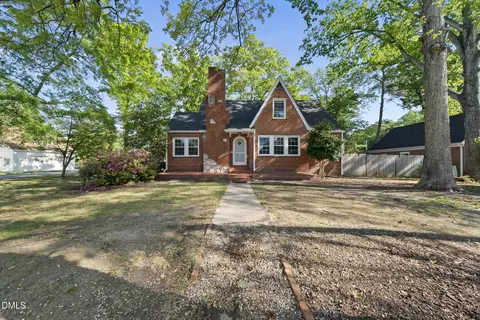513 Raleigh St, Fuquay Varina, NC 27526