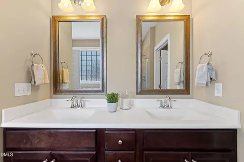 Bath - 267 Meadowmist Dr, Garner, NC 27529 photo 2 of 5