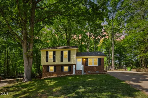 7921 Castlelake Ct, Raleigh, NC 27615