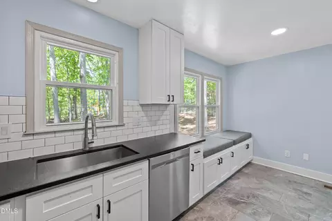 7921 Castlelake Ct, Raleigh, NC 27615