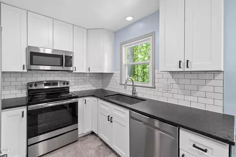 7921 Castlelake Ct, Raleigh, NC 27615