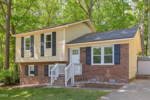 7921 Castlelake Ct, Raleigh, NC 27615