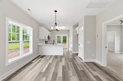 Entry Way - 506 E Townsend St, Dunn, NC 28334 photo 1 of 2