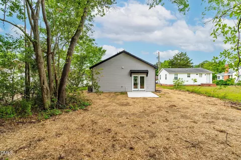 Exterior - 506 E Townsend St, Dunn, NC 28334 photo 2 of 4
