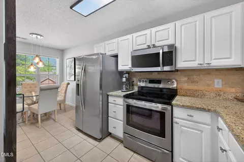 2400 Huntscroft Ln #202, Raleigh, NC 27617