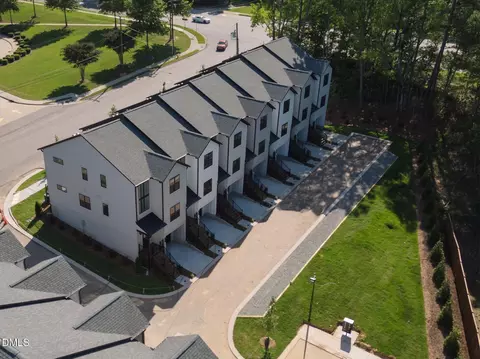 1511 Core Pointe Ct, Raleigh, NC 27603