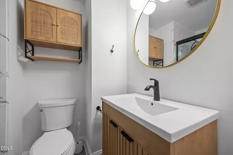 Bath - 4 Russet Ct, Durham, NC 27712 photo 4 of 5