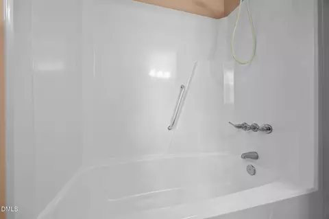 Bath - 4 Russet Ct, Durham, NC 27712 photo 3 of 5