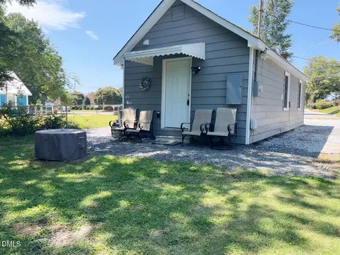 902 E Main St, Clayton, NC 27520