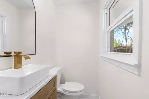 Bath - 115 E Heath Ave, Smithfield, NC 27577 photo 4 of 4
