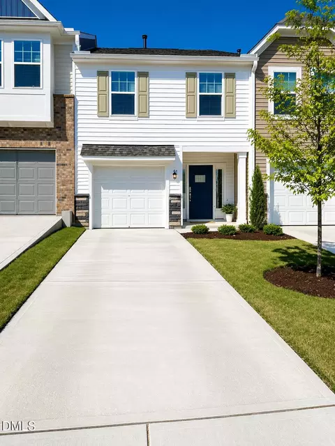 49 Lavender Ln, Clayton, NC 27520