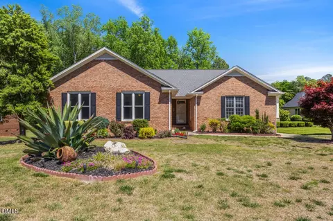 929 Old Baron Dr, Fuquay Varina, NC 27526