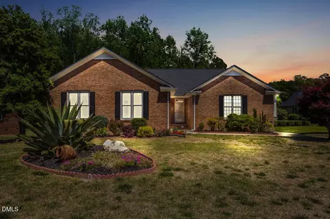 929 Old Baron Dr, Fuquay Varina, NC 27526
