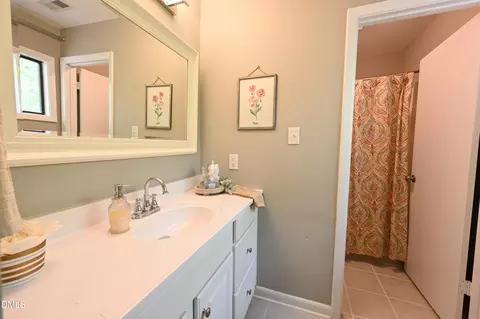 Bath - 4100 Five Oaks Dr UNIT 39, Durham, NC 27707 photo 2 of 4