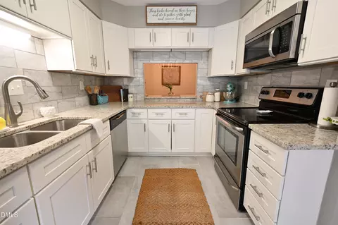 Kitchen - 4100 Five Oaks Dr UNIT 39, Durham, NC 27707 photo 2 of 2