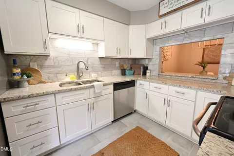 Kitchen - 4100 Five Oaks Dr UNIT 39, Durham, NC 27707 photo 1 of 2