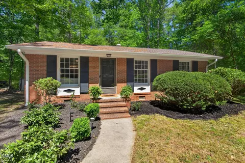 14 Jonan Ct, Chapel Hill, NC 27516
