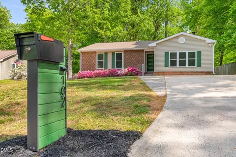 102 Cornwallis Dr, Mebane, NC 27302