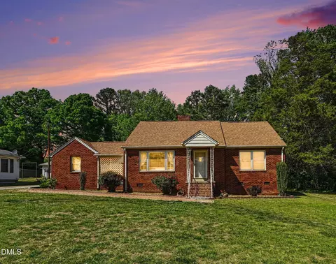 211 W Harden St, Burlington, NC 27215