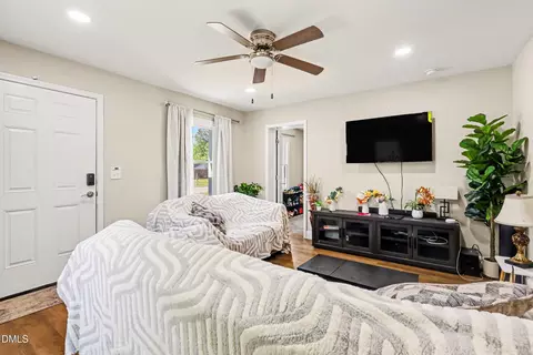 Living - 518 E Townsend St, Dunn, NC 28334 photo 1 of 1