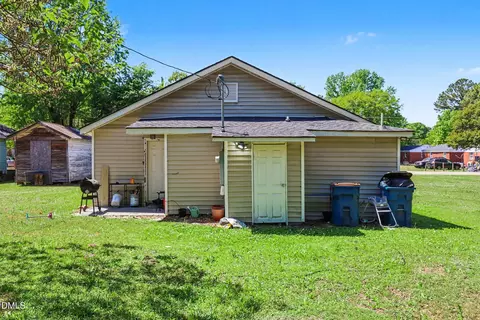 Exterior - 518 E Townsend St, Dunn, NC 28334 photo 2 of 5