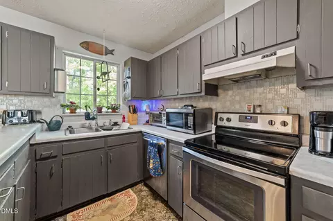 Kitchen - 320 Bainbridge Cir, Garner, NC 27529 photo 2 of 5