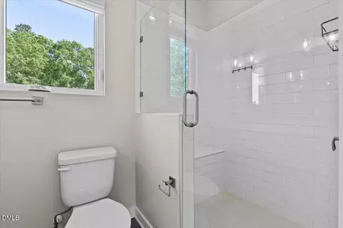 Bath - 412 Commonwealth St, Durham, NC 27703 photo 3 of 5