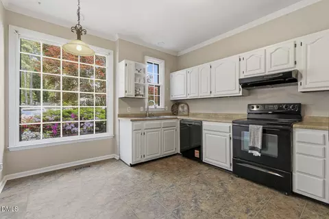 902 Albany Ct, Raleigh, NC 27615