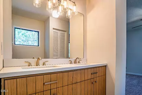 Bath - 4100 Five Oaks Dr UNIT 50, Durham, NC 27707 photo 2 of 5