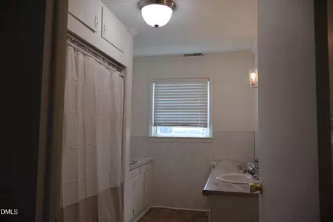 Bath - 736 Core Rd, Dunn, NC 28334 photo 3 of 8